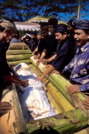 Rito funebre Indonesiano | fotografia di Stefano Gruppo
