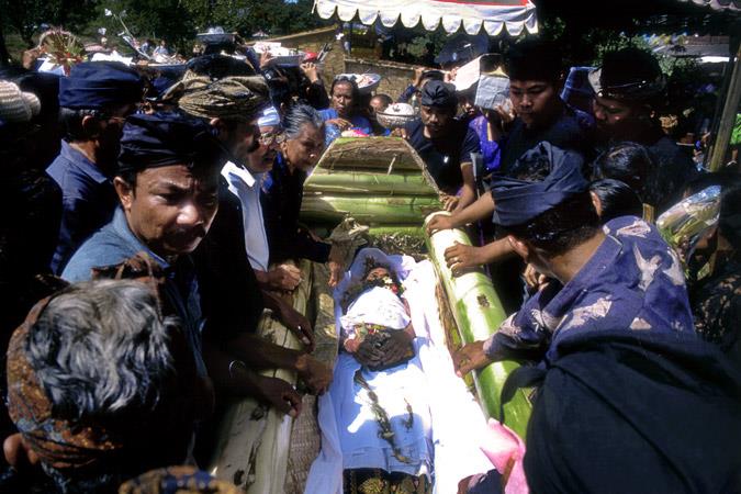 Rito funebre Indonesiano | fotografia di Stefano Gruppo